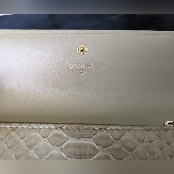 Chanel Python Wallet - Picture 6 of 10